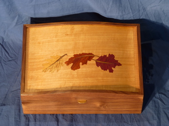 Jewelry box with leaves