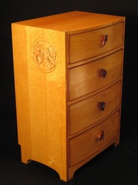 Chest of drawers with broach